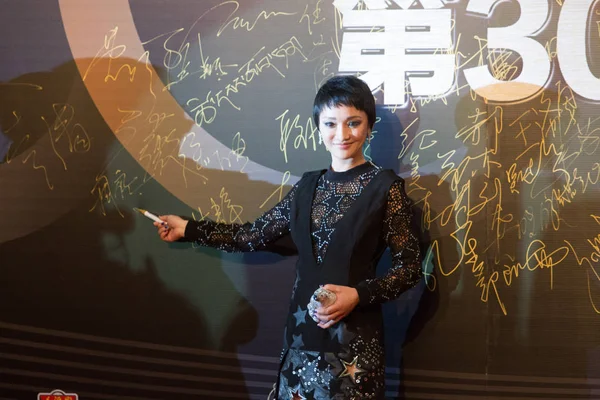 Китайская Актриса Чжоу Сюнь Прибыла Красную Дорожку Церемонию Вручения Премии — стоковое фото