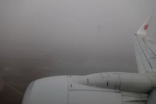 Ein Passagierjet Von Air China Bereitet Sich Bei Starkem Smog — Stockfoto