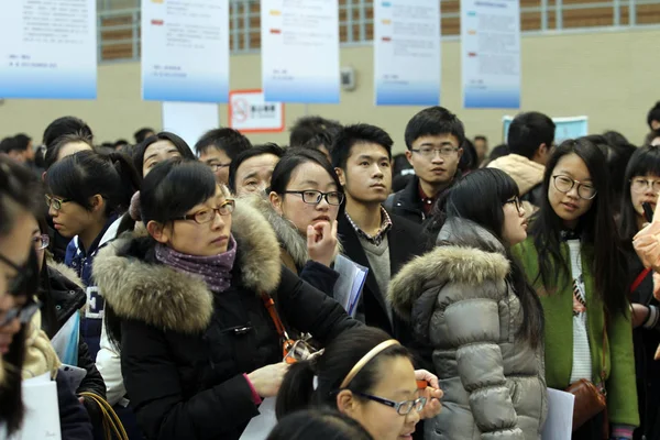 Chinesische Absolventen Drängen Sich Ständen Auf Einer Jobmesse Der Stadt — Stockfoto