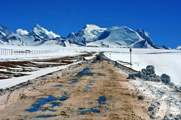Τοπίο Από Την Κίνα Εθνικό Αυτοκινητόδρομο 318 Κατά Μήκος Χιόνι — Φωτογραφία Αρχείου