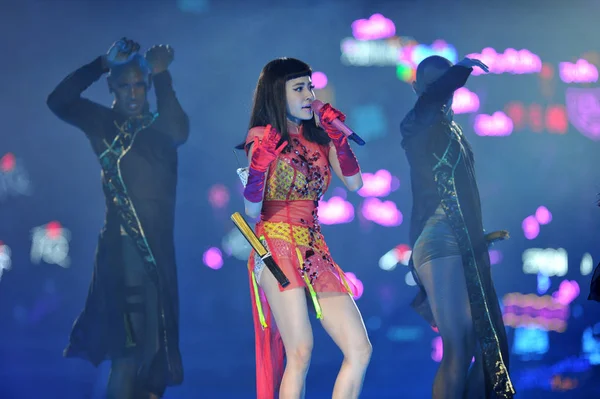 Die Taiwanesische Sängerin Jolin Tsai Mitte Tritt Während Ihres Konzerts — Stockfoto