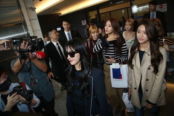Miembros Del Grupo Chicas Surcoreanas Aoa Llegan Aeropuerto Internacional Taoyuan —  Fotos de Stock