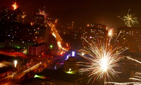 Los Fuegos Artificiales Explotan Sobre Una Zona Residencial Para Festival —  Fotos de Stock