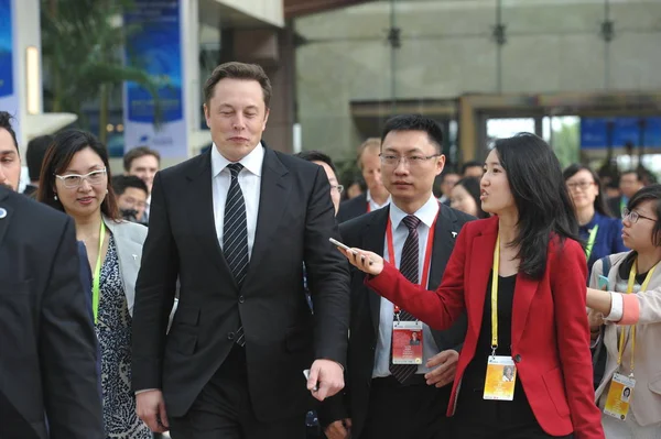 Tesla Ceo Elon Musk Links Arriveert Voor Openingsceremonie Van Boao — Stockfoto