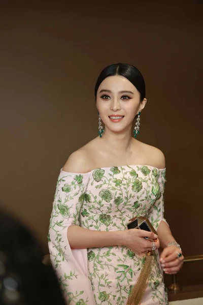 Chińska Aktorka Fan Bingbing Uśmiecha Przed Ceremonii Otwarcia Dla Cannes — Zdjęcie stockowe