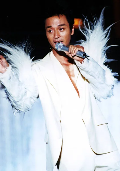 Bestand Foto Toont Hongkong Zanger Leslie Cheung Tijdens Zijn Concert — Stockfoto