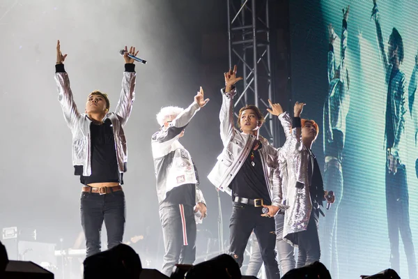 Membros Grupo Masculino Sul Coreano Bigbang Apresentam Durante Concerto Bigbang — Fotografia de Stock