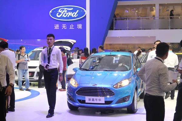 Una Ford Fiesta Viene Mostrata Durante Salone Automobilistico Nella Città — Foto Stock