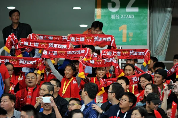 Los Aficionados Fútbol Chino Muestran Apoyo Shanghai Sipg Durante Partido — Foto de Stock