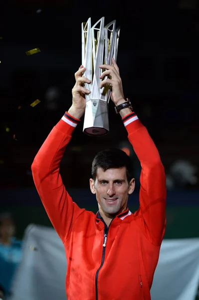 Novak Djokovic Aus Serbien Hält Seine Trophäe Bei Der Siegerehrung — Stockfoto