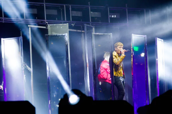 Mitglieder Der Südkoreanischen Boygroup Bigbang Treten Während Der Welttournee Bigbang — Stockfoto