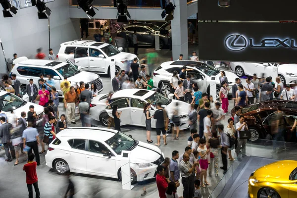 Pessoas Visitam Estande Lexus Durante Uma Exposição Automóveis Cidade Shenzhen — Fotografia de Stock