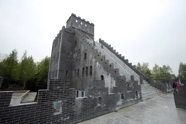 Great Wall Formade Byggnaden Komplexa Avbildas Campus Wuhan Institutet Bioteknik — Stockfoto