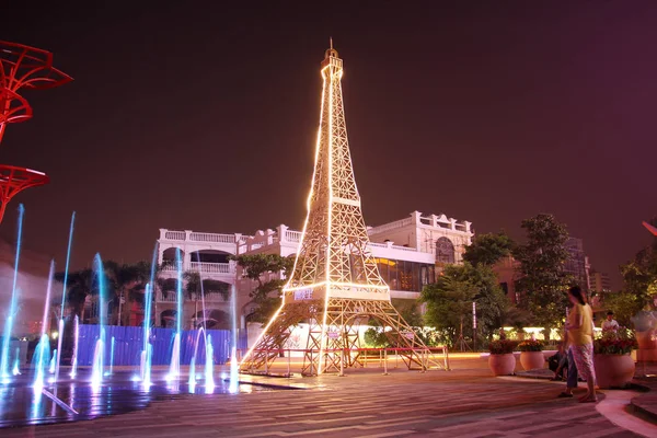 Vista Nocturna Réplica Reducida Torre Eiffel Ciudad Haikou Provincia Hainan — Foto de Stock