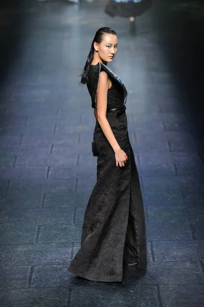 Model Displays New Creation Merisis Fashion Show China Fashion Week Stock Image