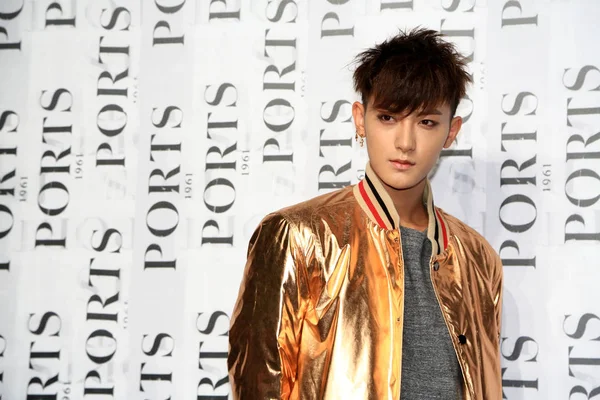 Cantor Ator Chinês Haung Zitao Tao Chega Para Desfile Moda — Fotografia de Stock