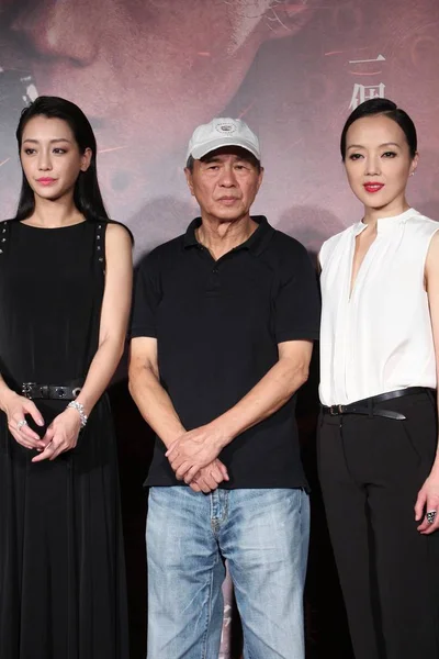 Director Taiwanés Hou Hsiao Hsien Centro Posa Estreno Para Película —  Fotos de Stock