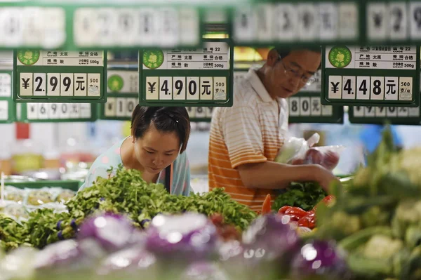 Китайські Покупці Магазин Овочів Супермаркеті Taiyuan Міста Північно Китайського Провінції — стокове фото