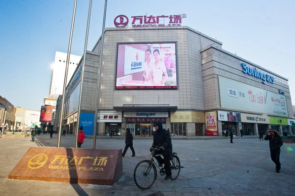 Ciclista Passeios Passado Wanda Plaza Dalian Wanda Group Cidade Changchun — Fotografia de Stock
