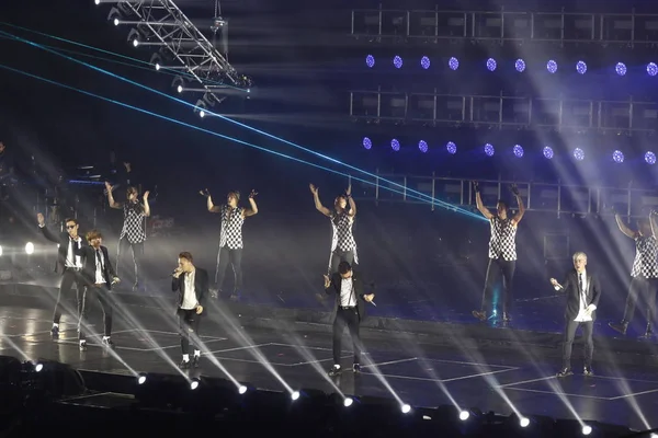 2015年10月24日 韩国男孩团体 Bigbang Big Bang 在中国澳门举行的音乐会上表演 — 图库照片