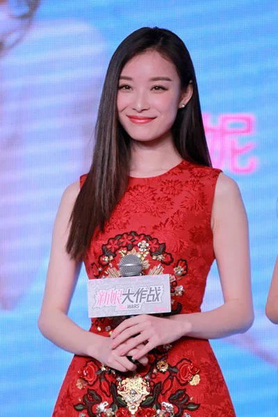 Chinese Actrice Glimlacht Tijdens Een Persconferentie Voor Haar Nieuwe Film — Stockfoto