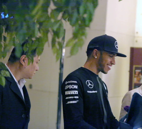 Der Britische Formel Pilot Lewis Hamilton Lächelt Als Nach Seinem — Stockfoto