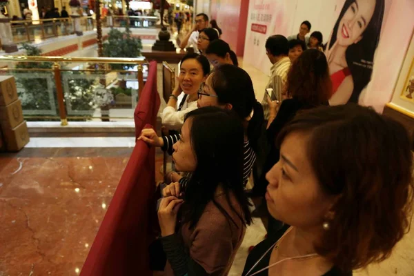 Los Clientes Hacen Cola Tienda Jenny Bakery Centro Comercial Global —  Fotos de Stock