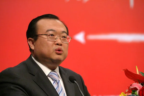 时任中国外交部发言人的刘建超在2007年5月16日于中国北京举行的会议上发表讲话 — 图库照片