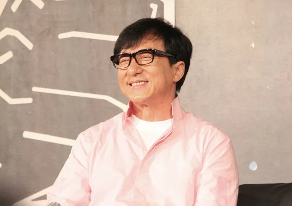 Χονγκ Κονγκ Δράση Αστέρων Jackie Chan Χαμόγελα Στο Φόρουμ Άνοιγμα — Φωτογραφία Αρχείου