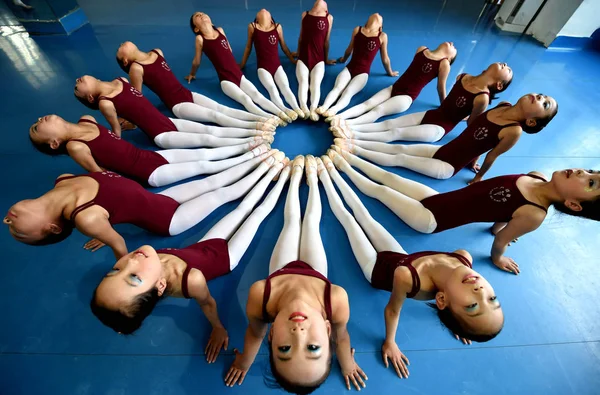Des Jeunes Filles Chinoises Pratiquent Danse Lors Une Séance Formation — Photo