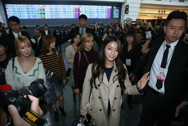 Les Membres Groupe Filles Sud Coréen Aoa Arrivent Aéroport International — Photo