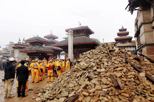 Rescuers Gather Next Debris Collapsed Ancient Temple Durbar Square Magnitude — Stock Photo, Image