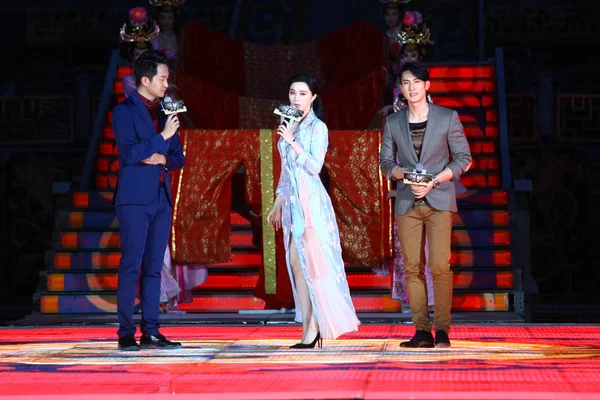 Китайская Актриса Фань Бинбин Центре Говорит Брунейский Актер Чунь Правильно — стоковое фото