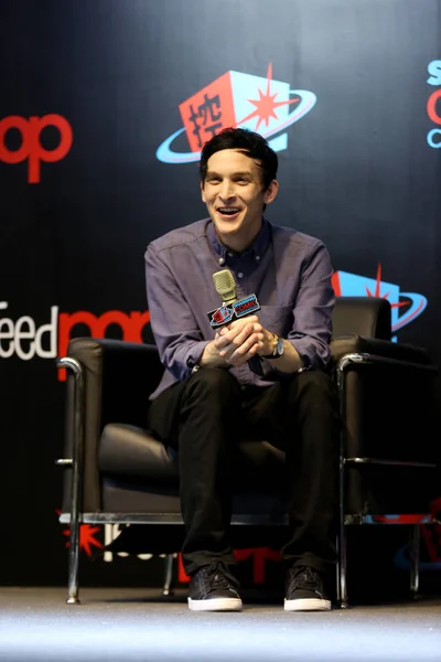 Actor Estadounidense Robin Lord Taylor Sonríe Evento Reunión Fans Durante — Foto de Stock