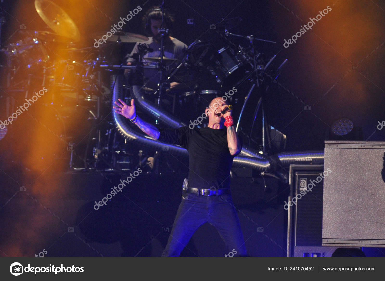 Члены Американской Рок Группы Linkin Park Выступают Пекинском.