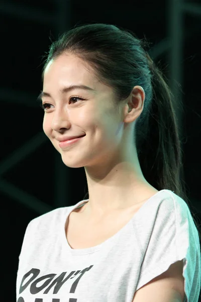 Actrice Hong Kong Angelababy Sourit Lors Événement Promotionnel Pour Adidas — Photo