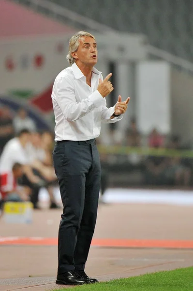 Cheftrainer Roberto Mancini Von Inter Mailand Gibt Seinen Spielern Während — Stockfoto