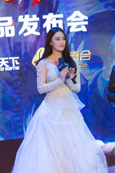 2015年6月2日 中国女星张新宇出席在中国北京举行的网络游戏新闻发布会 — 图库照片