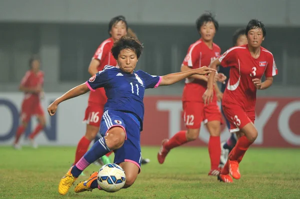 Jepang Kiko Seike Slide Tackle Bola Melawan Korea Utara Pertandingan — Stok Foto