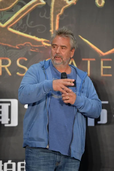 Francuski Reżyser Luc Besson Mówi Podczas Konferencji Prasowej Dla Swojego — Zdjęcie stockowe