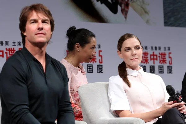 Amerikanischer Schauspieler Tom Cruise Links Und Schwedin Rebecca Ferguson — Stockfoto