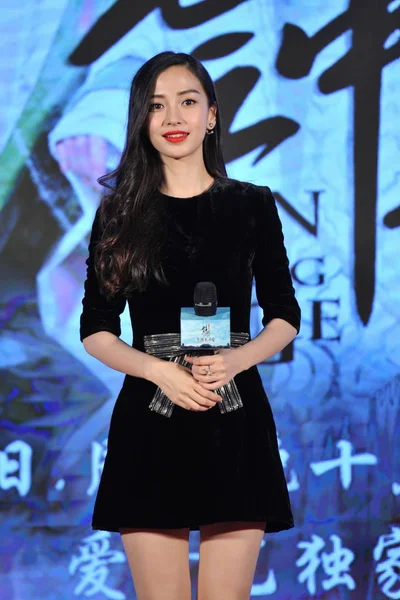 2015年9月11日 香港女星 Angelababy 在中国北京举行的电视剧 沙漠中的云 新闻发布会上摆姿势 — 图库照片