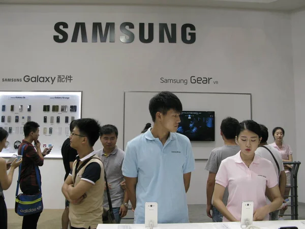 Människor Besöker Montern Samsung Utställning Nanjing City Östra Kinas Jiangsu — Stockfoto
