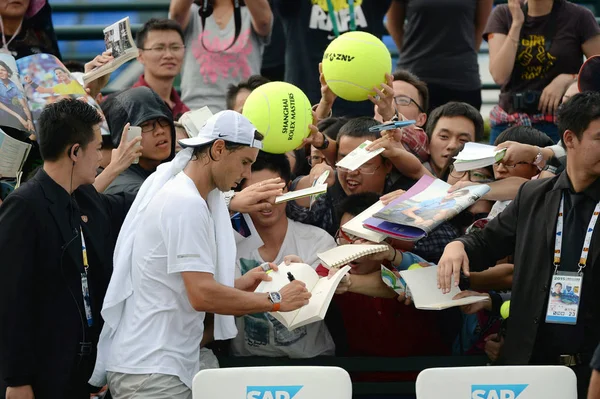 Stella Spagnola Del Tennis Rafael Nadal Firma Autografi Tifosi Una — Foto Stock