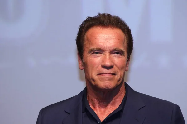 Attore Americano Arnold Schwarzenegger Sorride Durante Una Prima Del Suo — Foto Stock