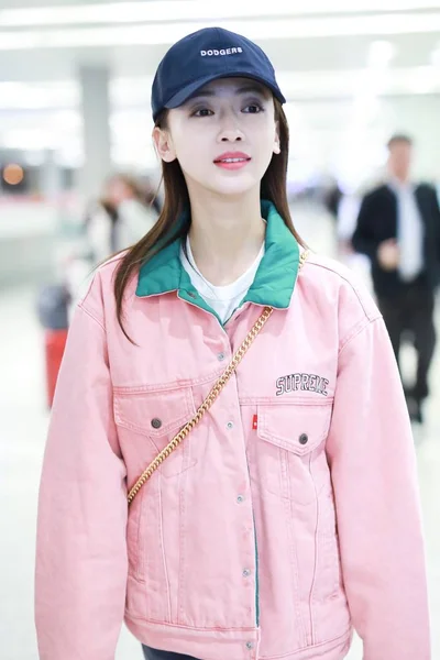 Actrița Chineză Jinyan Ajunge Aeroportul Internațional Shanghai Hongqiao Înainte Plecare — Fotografie, imagine de stoc