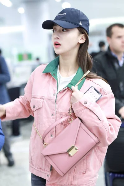 Chinese Actress Jinyan Arrives Shanghai Hongqiao International Airport Departure Shanghai — Stock Photo, Image