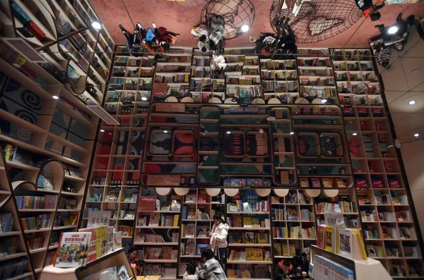 Residenti Locali Leggono Libro Una Libreria Recente Apertura Chongqing Cina — Foto Stock
