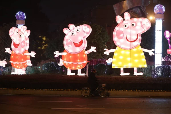 Színes Világító Lámpák Jellemző Alakú Peppa Pig Mutatnak Soron Következő — Stock Fotó