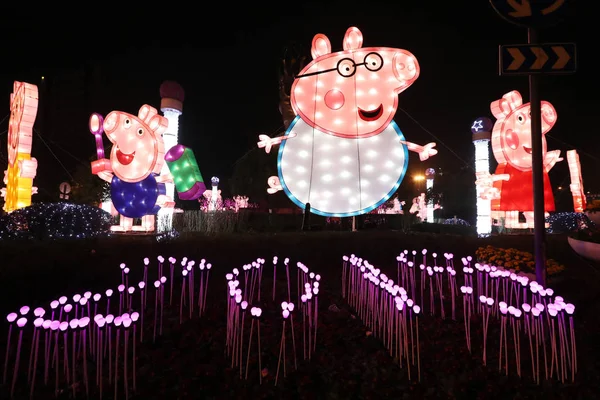 Színes Világító Lámpák Jellemző Alakú Peppa Pig Mutatnak Soron Következő — Stock Fotó